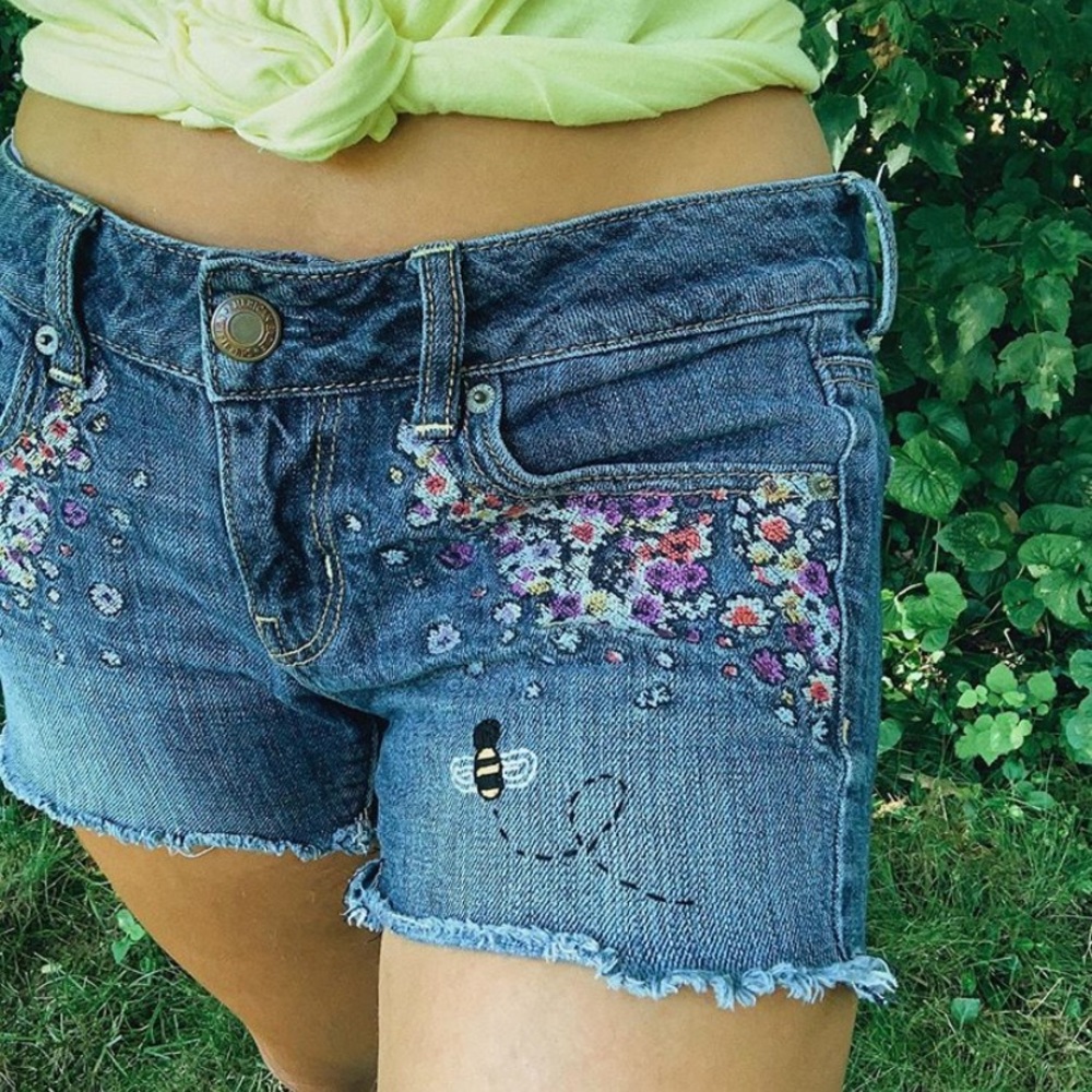 AMERICAN EAGLE BEE SHORTS